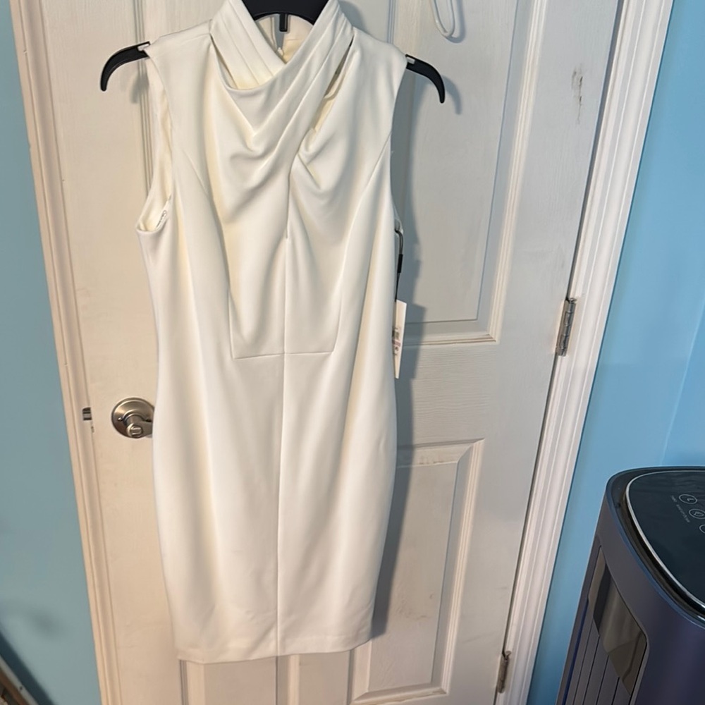 Elegant White Sleeveless Dress